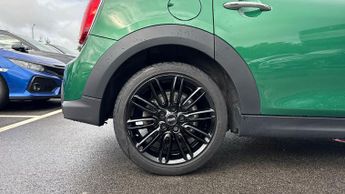 Mini Hatch 1.5 Cooper Exclusive Premium 5dr Auto (Rear Parking Sensors)(Hea