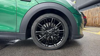 Mini Hatch 1.5 Cooper Exclusive Premium 5dr Auto (Rear Parking Sensors)(Hea