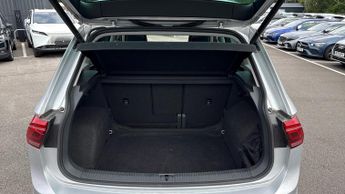 Volkswagen Tiguan 2.0 TDI 200 4Motion Elegance 5dr DSG (Blind Spot Assist)(Panoram