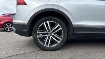 Volkswagen Tiguan 2.0 TDI 200 4Motion Elegance 5dr DSG (Blind Spot Assist)(Panoram