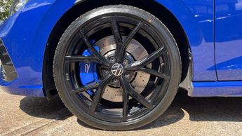 Volkswagen Golf 2.0 TSI 320 R 4Motion 5dr DSG