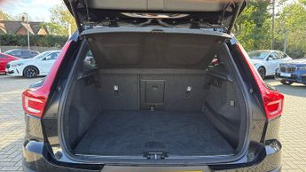Volvo XC40 2.0 B5P R DESIGN Pro AWD with Panoramic Sunroof  Heated Front an