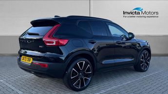 Volvo XC40 2.0 B5P R DESIGN Pro AWD with Panoramic Sunroof  Heated Front an