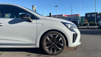 Renault Clio 1.6 E-TECH full hybrid 145 Techno 5dr Auto
