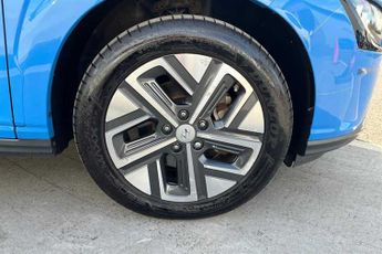 Hyundai KONA 39kWh Premium SUV 5dr Electric Auto (10.5kW Charger) (136 ps)