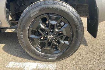 Nissan Navara 2.3 dCi N-Guard Pickup Double Cab 4dr Diesel Auto 4WD Euro 6 (19