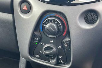 TOYOTA AYGO 1.0 VVT-i x-play Hatchback 5dr Petrol Manual Euro 6 (Safety Sens