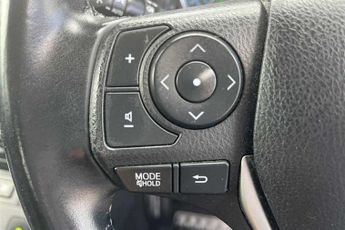 TOYOTA AURIS 1.8 VVT-h Excel Hatchback 5dr Petrol Hybrid CVT Euro 5 (s/s) (13
