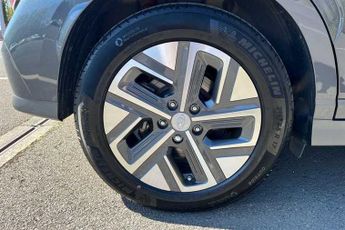 HYUNDAI KONA 64kWh Premium SUV 5dr Electric Auto (10.5kW Charger) (204 ps)