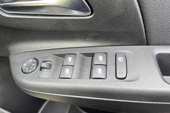 VAUXHALL CORSA 50kWh Yes Hatchback 5dr Electric Auto (136 ps)