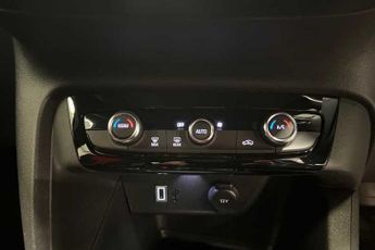 VAUXHALL CORSA 50kWh Yes Hatchback 5dr Electric Auto (136 ps)