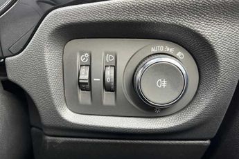 VAUXHALL CORSA 50kWh Yes Hatchback 5dr Electric Auto (136 ps)