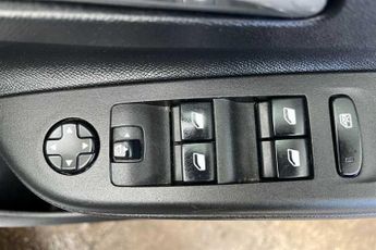 VAUXHALL CORSA 1.2 Elite Hatchback 5dr Petrol Manual Euro 6 (75 ps)