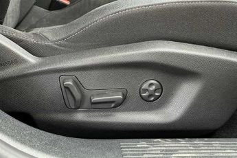 VAUXHALL ASTRA Electric 54kWh Ultimate Sports Tourer 5dr Electric Auto (156 ps)