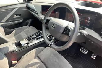 VAUXHALL ASTRA 54 kWh (156 PS) Ultimate 5 Door Electric Sports Tourer Automatic
