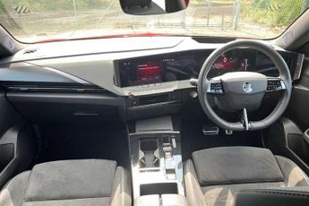 VAUXHALL ASTRA 54 kWh (156 PS) Ultimate 5 Door Electric Sports Tourer Automatic