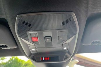 VAUXHALL ASTRA 54 kWh (156 PS) Ultimate 5 Door Electric Sports Tourer Automatic