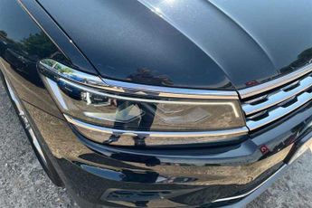 VOLKSWAGEN TIGUAN 2.0 TDI SEL SUV 5dr Diesel DSG 4Motion Euro 6 (s/s) (190 ps)