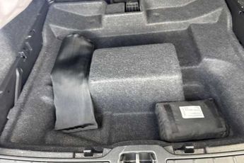VOLVO XC40 1.5h T4 Recharge 10.7kWh R-Design SUV 5dr Petrol Plug-in Hybrid 