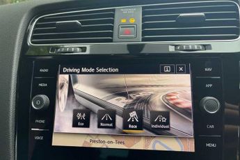 VOLKSWAGEN GOLF 2.0 TSI R Hatchback 5dr Petrol DSG 4Motion Euro 6 (s/s) (310 ps)
