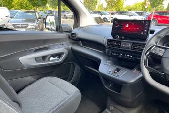 Vauxhall Combo Life Electric 52kWh Ultimate XL MPV 5dr Electric Auto (7.4kW Charger) (136 ps)