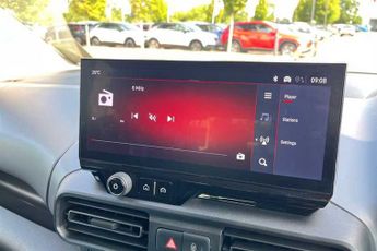 Vauxhall Combo Life Electric 52kWh Ultimate XL MPV 5dr Electric Auto (7.4kW Charger) (136 ps)