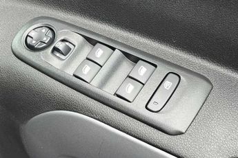 Vauxhall Combo Life Electric 52kWh Ultimate XL MPV 5dr Electric Auto (7.4kW Charger) (136 ps)