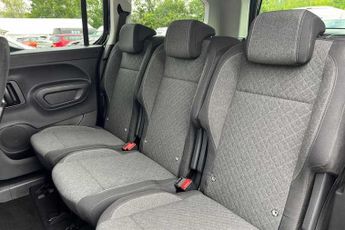 Vauxhall Combo Life Electric 52kWh Ultimate XL MPV 5dr Electric Auto (7.4kW Charger) (136 ps)