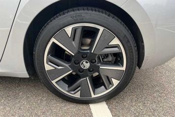 Vauxhall Astra Electric 54kWh Ultimate Hatchback 5dr Electric Auto (156 ps)