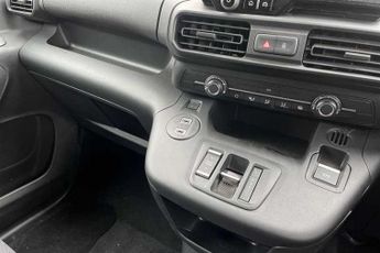 Vauxhall Combo Electric 52 kWh (136 PS) Prime L1H1 Electric Panel Van Automatic *** Deli