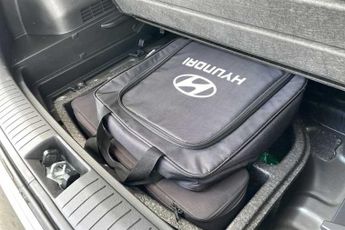 Hyundai KONA 64kWh Premium SUV 5dr Electric Auto (10.5kW Charger) (204 ps)