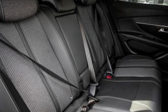 Peugeot 3008 1.6 13.2kWh Allure Premium SUV 5dr Petrol Plug-in Hybrid e-EAT E