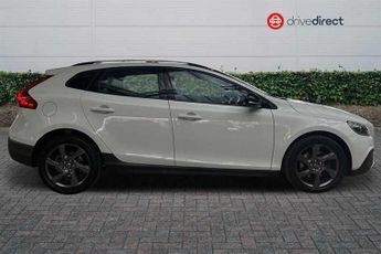 VOLVO V40 CROSS COUNTRY 2.0 D2 Lux Hatchback 5dr Diesel Auto Euro 6 (s/s) (120 ps)