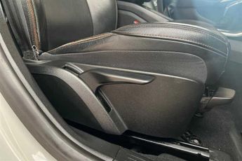 VOLVO V40 CROSS COUNTRY 2.0 D2 Lux Hatchback 5dr Diesel Auto Euro 6 (s/s) (120 ps)