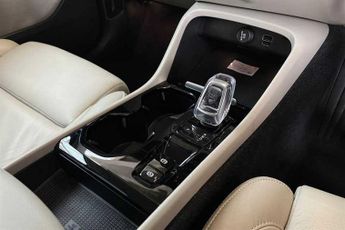 VOLVO XC40 1.5h T5 Twin Engine Recharge 10.7kWh Inscription Pro SUV 5dr Pet