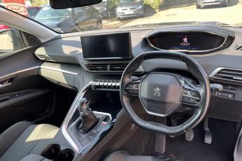 PEUGEOT 5008 1.2 PureTech Allure SUV 5dr Petrol Manual Euro 6 (s/s) (130 ps)