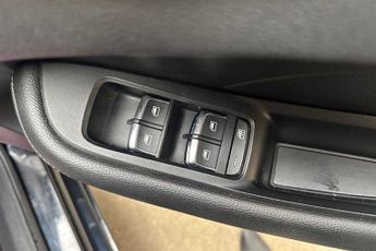 MG MG5 52.5kWh Exclusive Estate 5dr Electric Auto (156 ps)