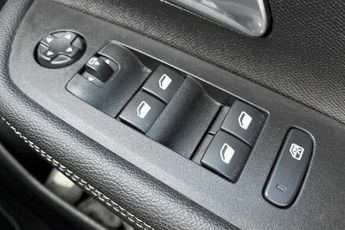 VAUXHALL MOKKA Electric 50kWh Ultimate SUV 5dr Electric Auto (136 ps)