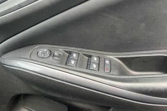 Vauxhall Grandland X 1.2i Turbo (130 PS) SRi Nav 5 Door Petrol SUV Automatic *** 1 Pr