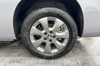 Vauxhall Combo Life Electric 52kWh Ultimate XL MPV 5dr Electric Auto (7.4kW Charger) (136 ps)