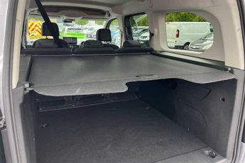 Vauxhall Combo Life Electric 52kWh Ultimate XL MPV 5dr Electric Auto (7.4kW Charger) (136 ps)