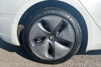 TESLA MODEL 3 Standard Range Plus Saloon 4dr Electric Auto RWD (241 bhp)