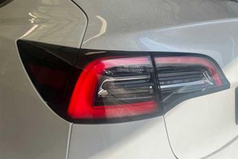 TESLA MODEL 3 Standard Range Plus Saloon 4dr Electric Auto RWD (241 bhp)