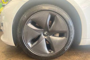TESLA MODEL 3 Standard Range Plus Saloon 4dr Electric Auto RWD (241 bhp)