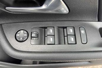 VAUXHALL MOKKA Electric 50kWh SRi Premium SUV 5dr Electric Auto (136 ps)