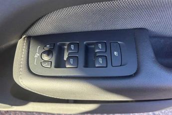 VOLVO XC60 2.0h T8 Twin Engine 11.6kWh R-Design Pro SUV 5dr Petrol Plug-in 