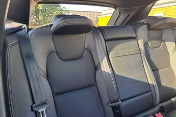 VOLVO XC60 2.0h T8 Twin Engine 11.6kWh R-Design Pro SUV 5dr Petrol Plug-in 