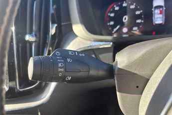 VOLVO XC60 2.0h T8 Twin Engine 11.6kWh R-Design Pro SUV 5dr Petrol Plug-in 