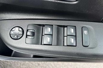 VAUXHALL Corsa Electric 50kWh Yes Hatchback 5dr Electric Auto (136 ps)