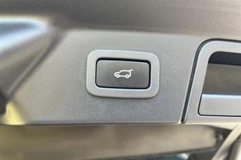 LAND ROVER RANGE ROVER VELAR 2.0 D240 R-Dynamic SE SUV 5dr Diesel Auto 4WD Euro 6 (s/s) (240 